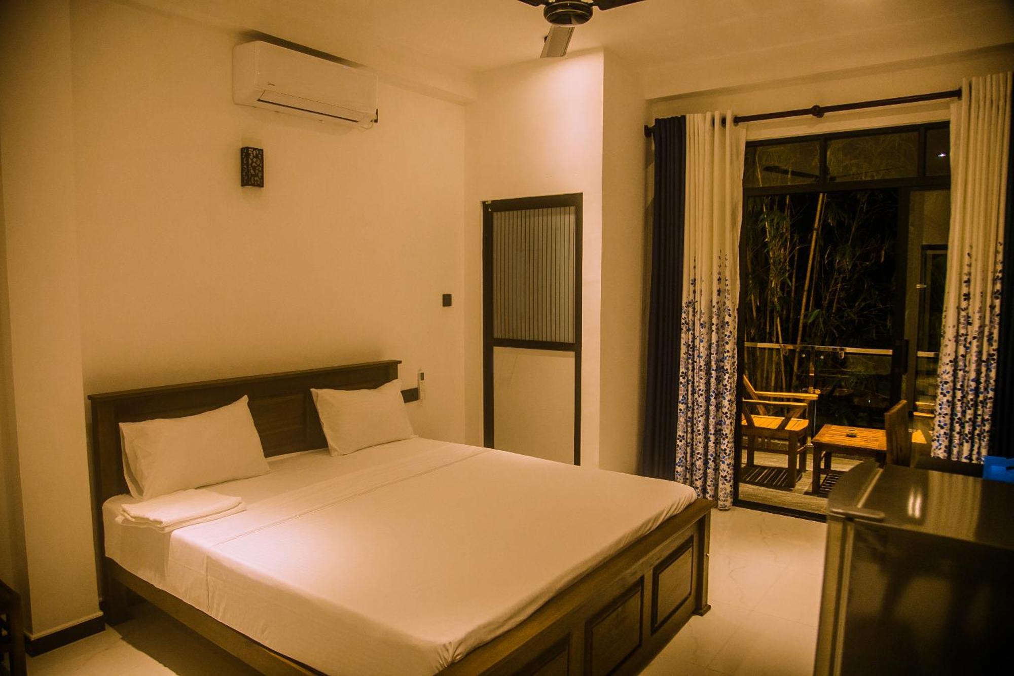 Mirissa Breeze Hotel Buitenkant foto