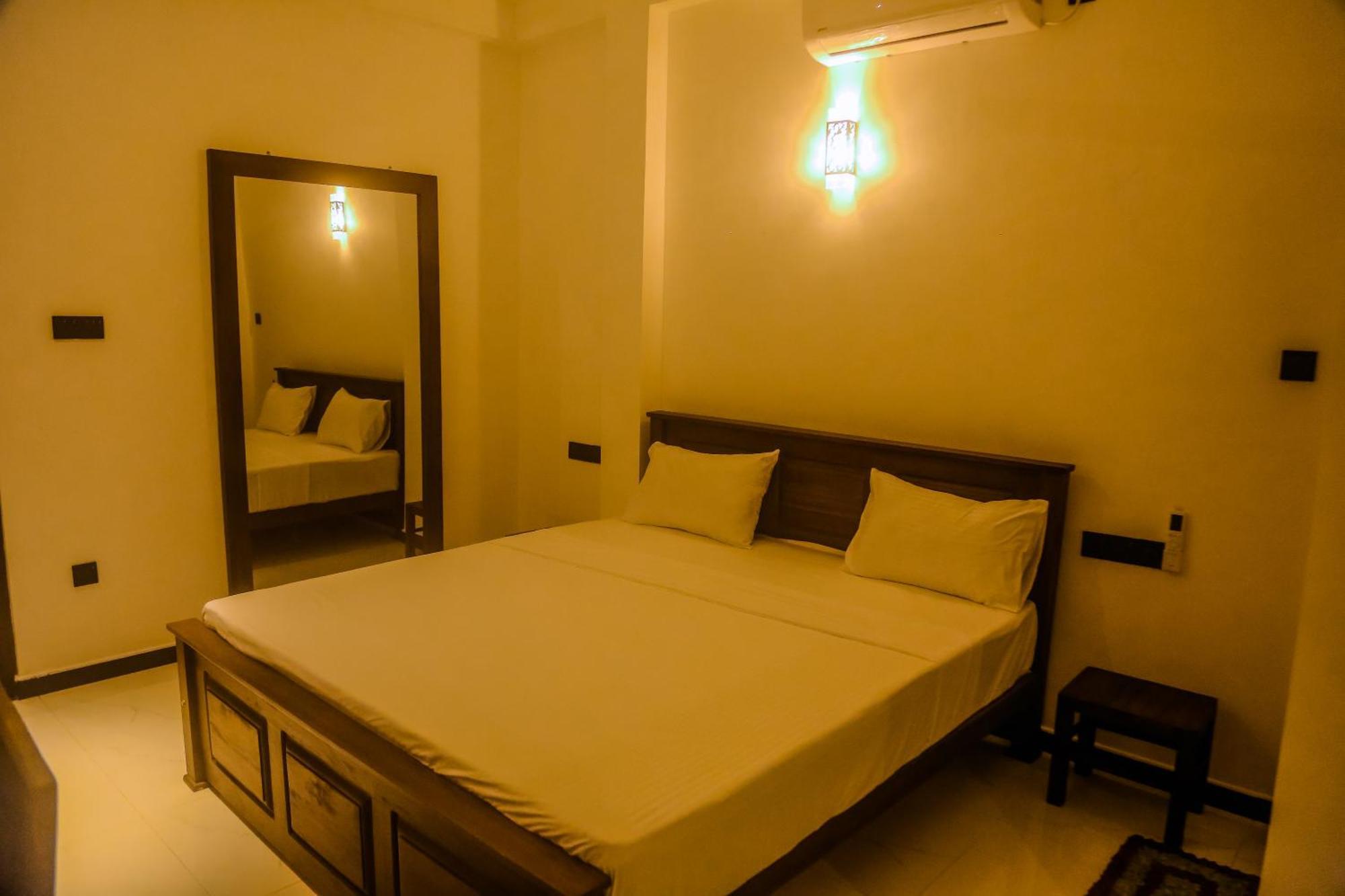 Mirissa Breeze Hotel Buitenkant foto