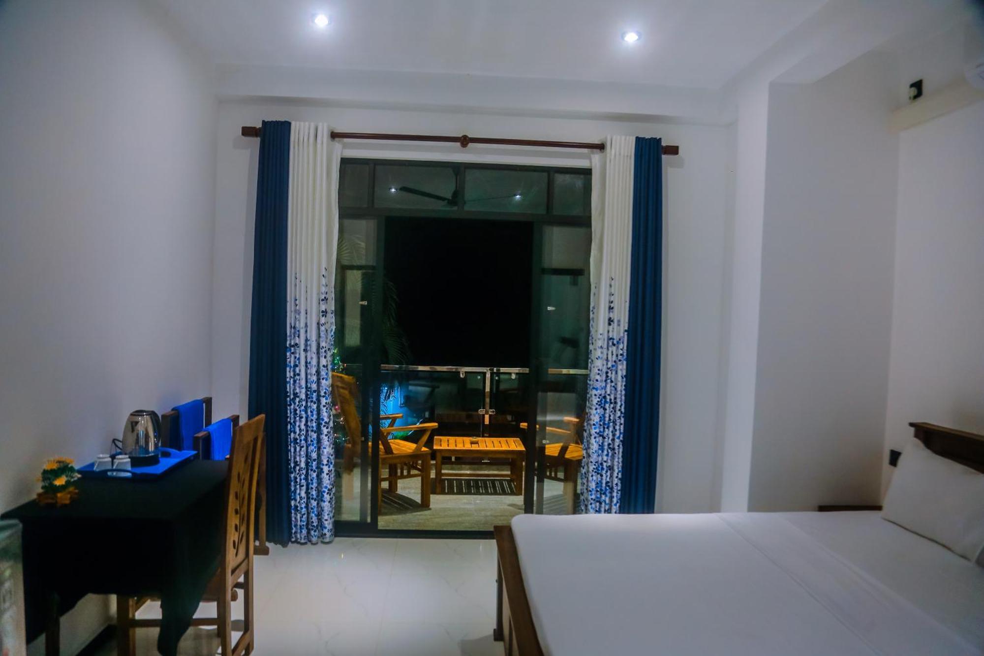 Mirissa Breeze Hotel Buitenkant foto