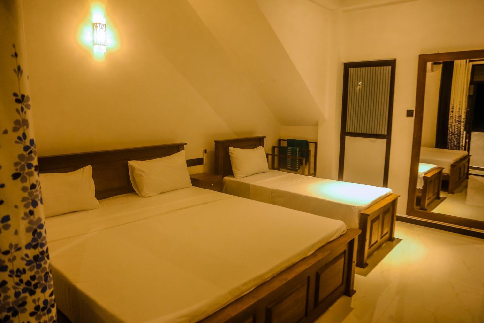 Mirissa Breeze Hotel Buitenkant foto